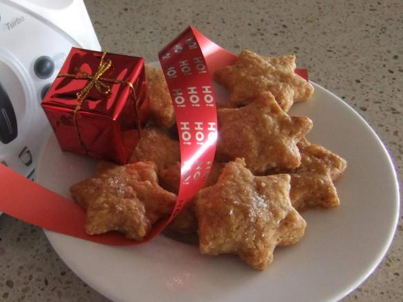 Paprika & parmesan Christmas crackers