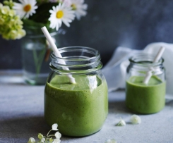 Coconut banana spinach smoothie