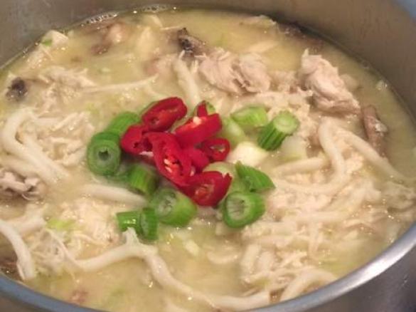Chicken and Mushroom Udon Noodle Soup