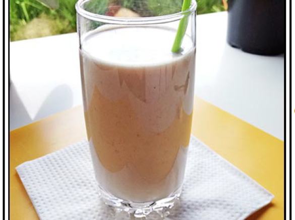 BANANA, OAT, PEANUT BUTTER AND HONEY SMOOTHIE