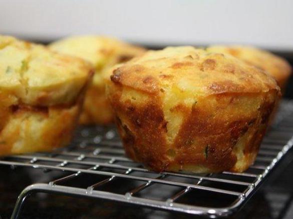 Ham, cheese and pineapple muffins