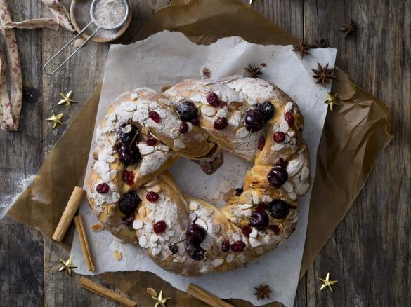 Spiced cherry brioche wreath