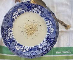 Cauliflower soup with coconut milk