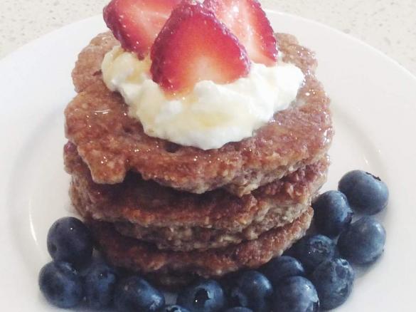 BREAKFAST BANANA OATCAKES or PANCAKES  No Sugar, High Protein