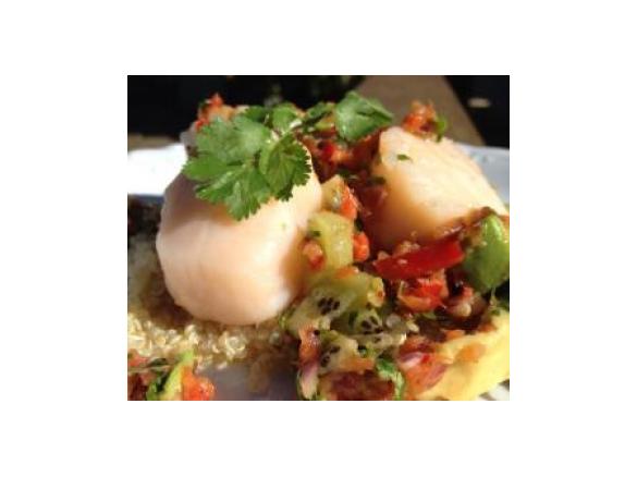 Scallops with Kiwi Fruit and Avocado Salsa