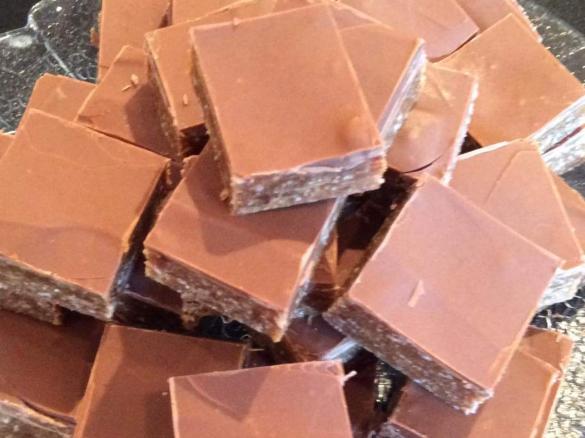 Choc Date No Bake Slice (yum Yum Slice)