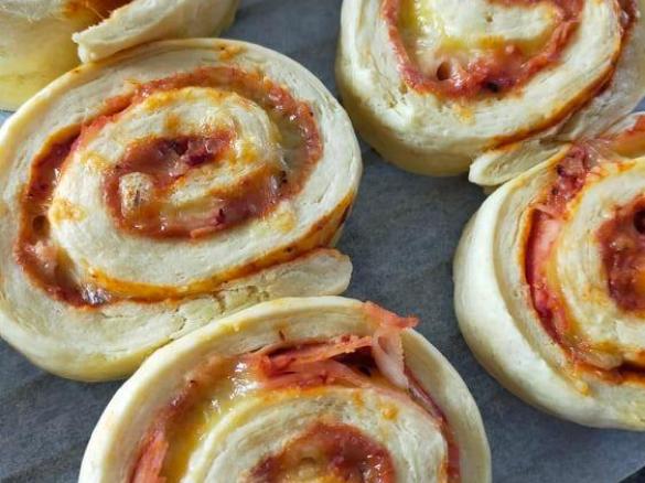 Chelsea's Quick Pizza Scrolls