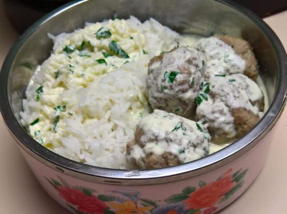 Swedish Meatballs with Sour Cream Sauce