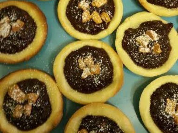 Fruit mince and dark chocolate tarts