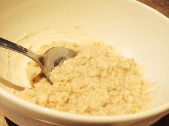 Apple and coconut porridge 