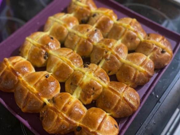 Hot Cross Buns with Custard Cross