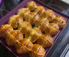 Hot Cross Buns with Custard Cross