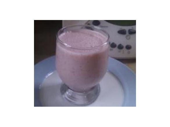 Strawberry banana low fat smoothie