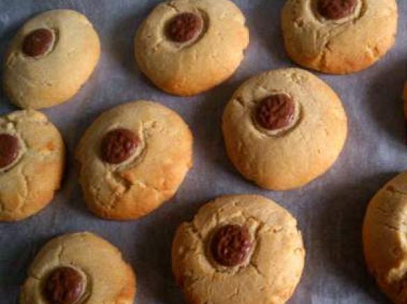 Chocolate button biscuits