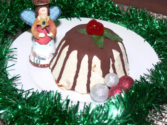 Easy Ice Cream Christmas Pudding