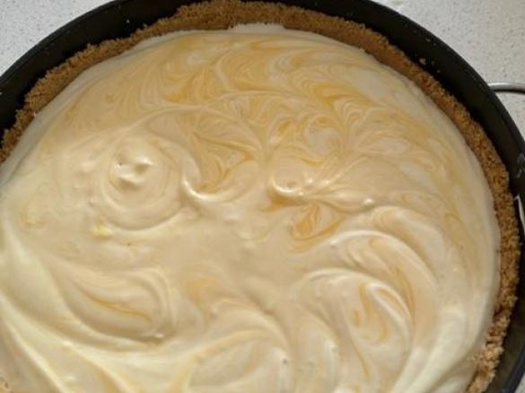 Lemon curd cheesecake