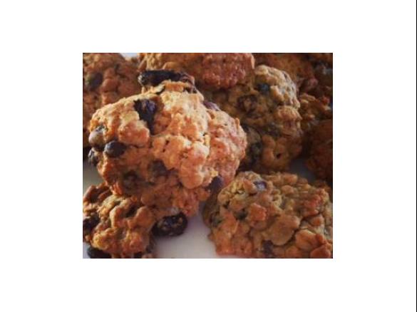 choc chip oat cookies with dried cherries(epicurious)