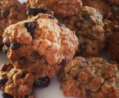 choc chip oat cookies with dried cherries(epicurious)