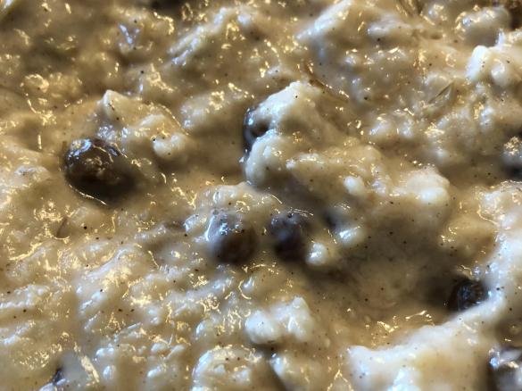 Apple,cinnamon&sultana porridge