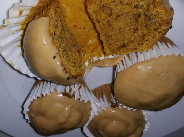 Pumpkin Cupcake with Ginger Icing