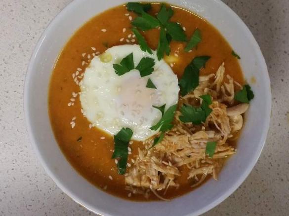 BACON, EGG & TOMATO SOUP (WITH SHREDDED CHICKEN)
