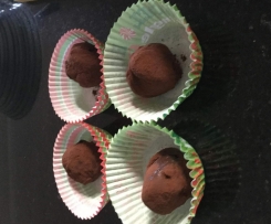 Drunken chocolate rum and fruit fudge balls