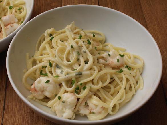 Tagliatelle with Saffron, Prawn, Mushrooms and Cream (Clone from Jamie Oliver)