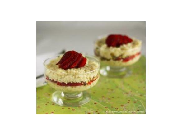 Sweet risotto with strawberries, pistachios and limoncello
