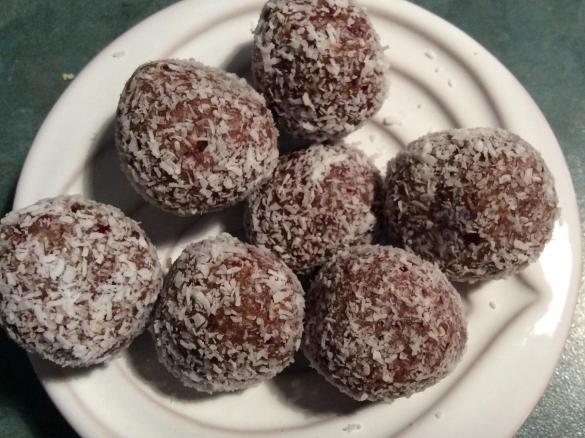 Vanilla cashew cranberry protein balls