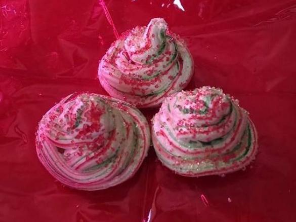 Xmas Peppermint Meringues