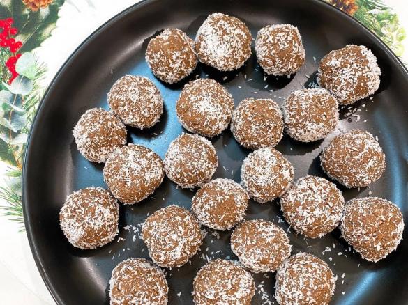5 Ingredient No-bake Rum Balls