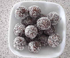 Date, Apricot and Chia Balls