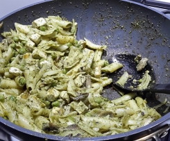 Vegan pesto pasta by @carrotsandflowers