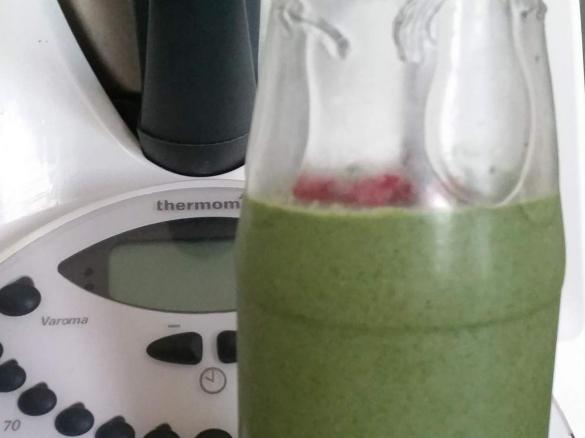 Raspberry Green Smoothie 