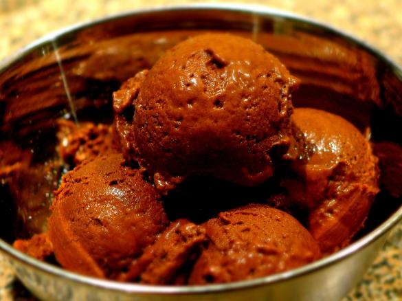 Paleo Chocolate Ice Cream (Dairy free, Sugar free, Nut free)