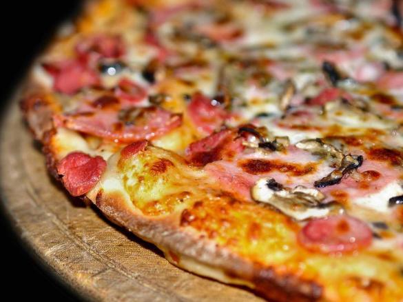 Charlie's thin pizza base