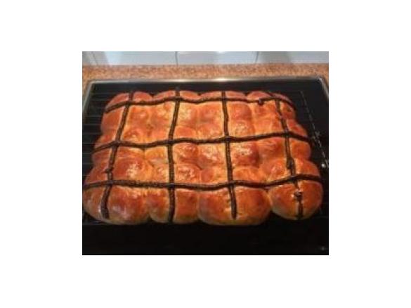 CHEESY VEGEMITE HOT CROSS BUNS