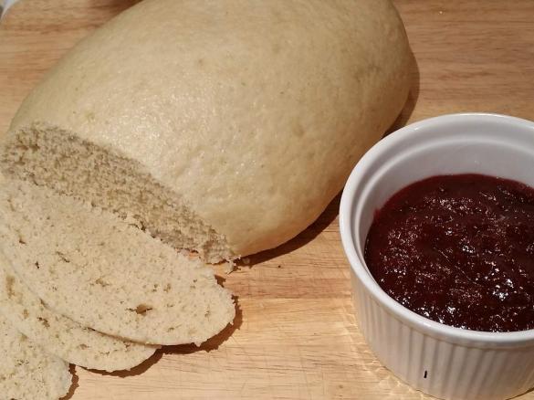 Strawberry jam with steamed bread