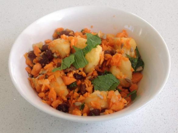 Pineapple, carrot and raisin salad