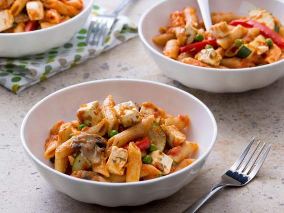 Tomato pasta with vegetables and feta