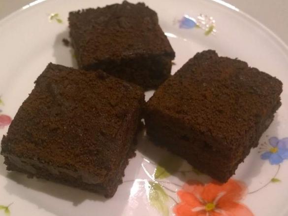 Super moist chocolate cake (gluten and dairy free and no added sugar)