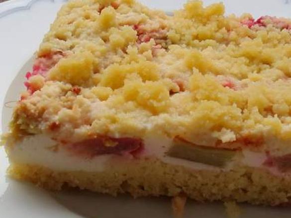 Juicy German rhubarb cake
