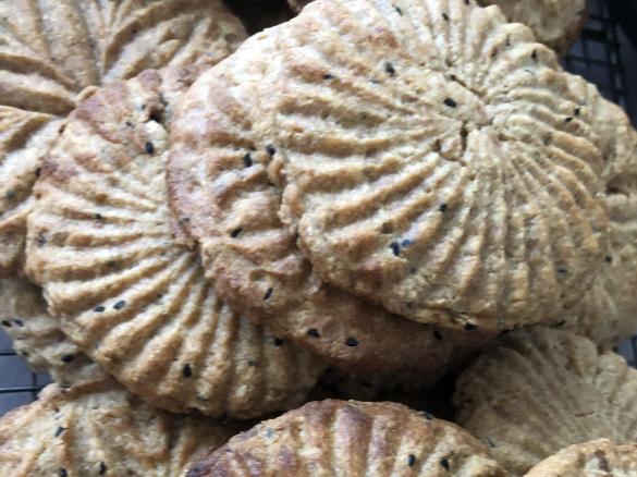 Lebanese Eid Biscuit Kaak Alkhamees Mr2od Ka'ak Black Seed