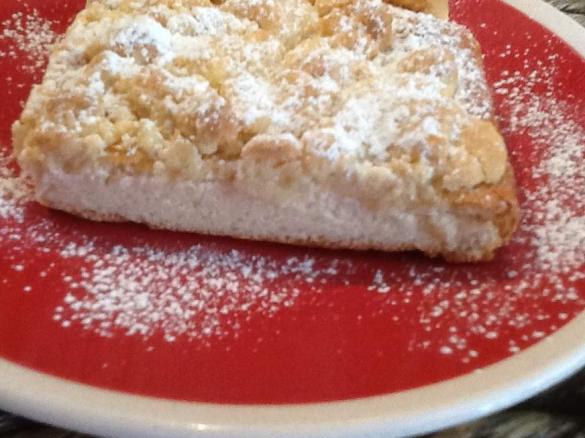 Streuselkuchen (German crumb cake)