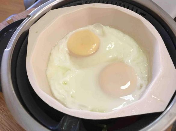 Breakfast of Eggs, Spinach, Beans,  Cooked in Thermie Jug (plus tomato & zucchini)