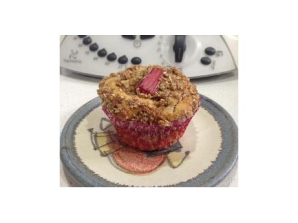 Rhubarb Crumble Muffins