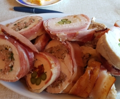 LCHF Chicken breasts wrapped in bacon, creamy sage & butter sauce