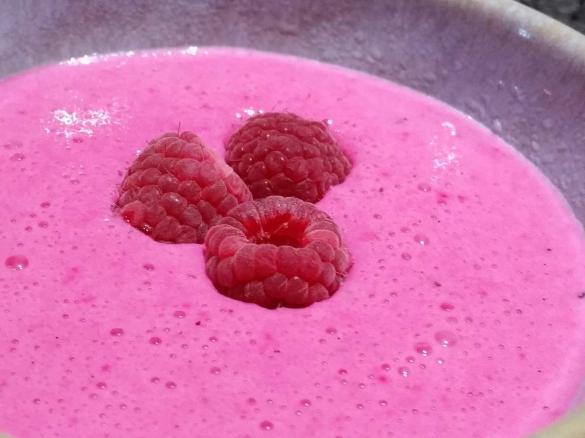 Vanilla & red dragonfruit custard 