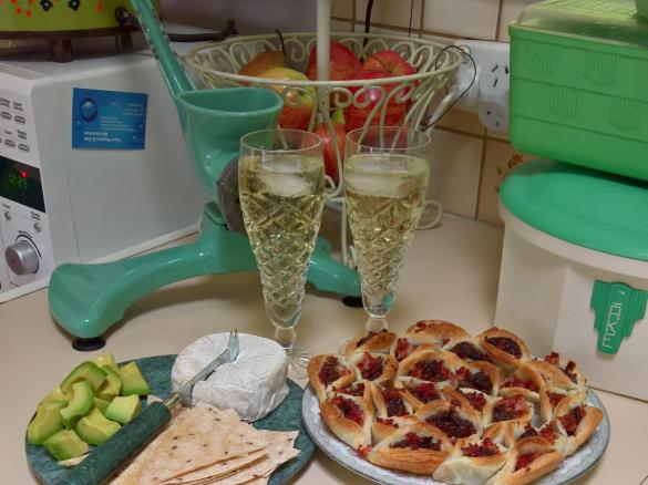 Bacon and caramelised onion puffs