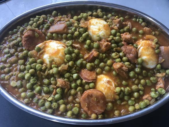 Portuguese Pea stew - Ervilhas com ovos escalfados